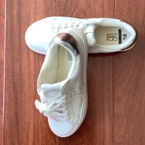 No Boundaries White Sneakers Never Worn